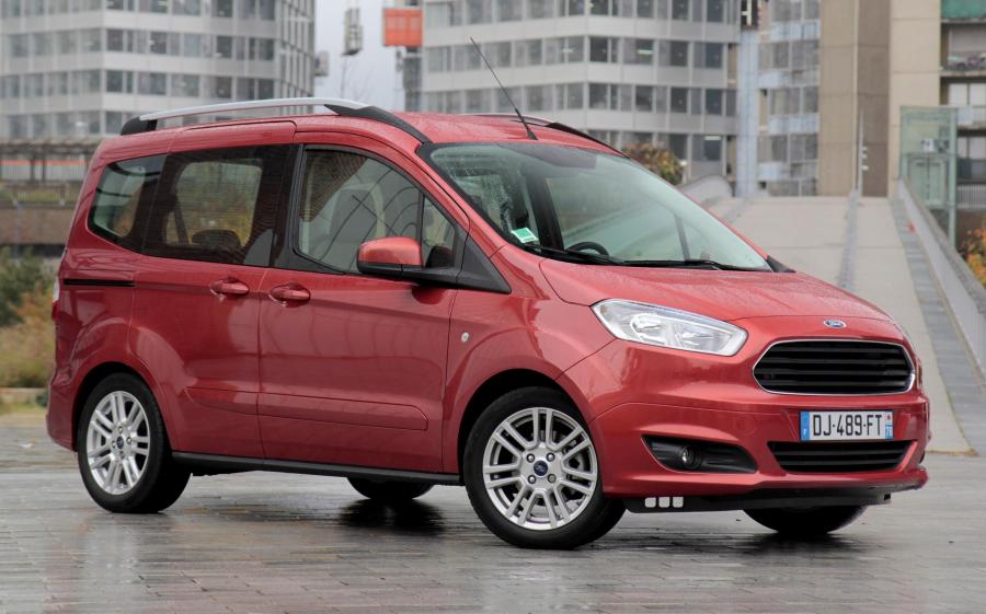 Ford Tourneo Courier (Race Red) '2014 - 17